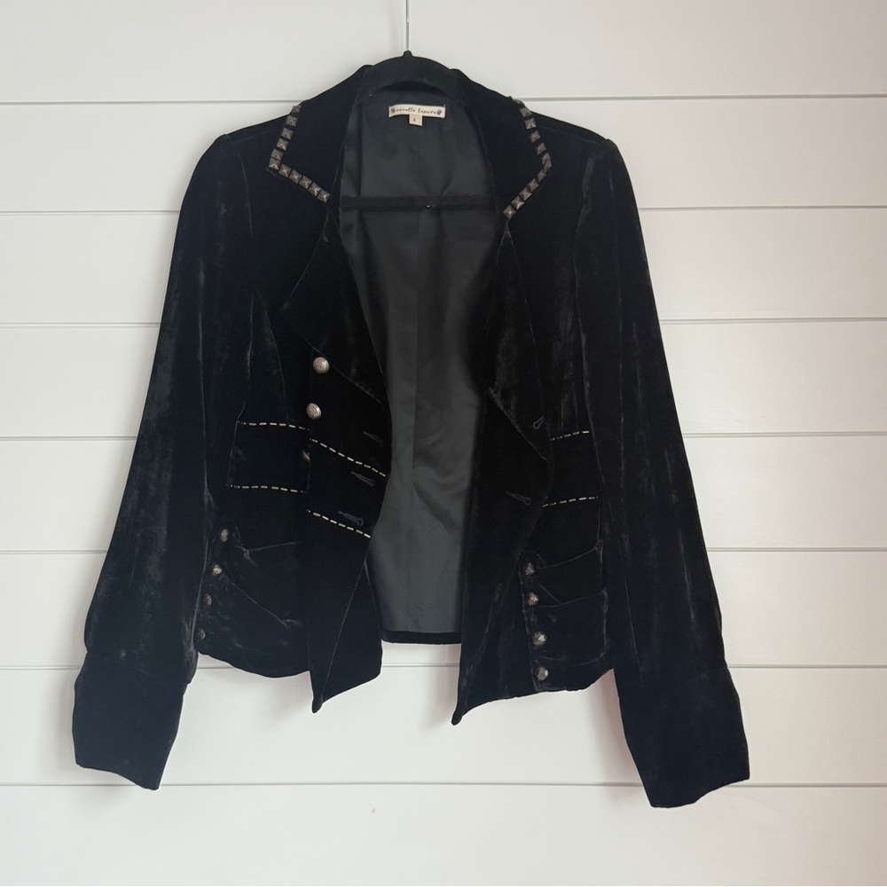 Elegant Black Velvet Women's Jacket, Size 6 - Picture 2 of 13